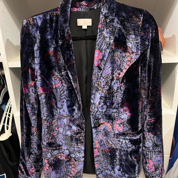 LOFT Jackets & Blazers - LOFT Women's Vibrant velvet like Purple and Pink Blazer w paisley print